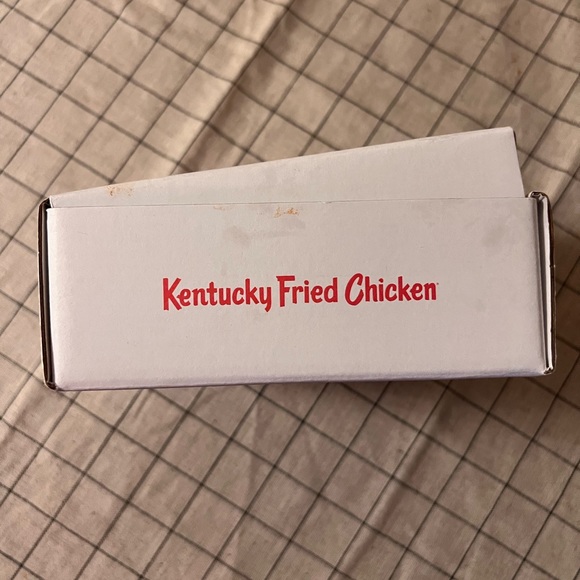 KFC Chizza Kentucky Fried Chicken Pizza Chizzeria Box Napkins Col Sanders Used - Picture 7 of 8
